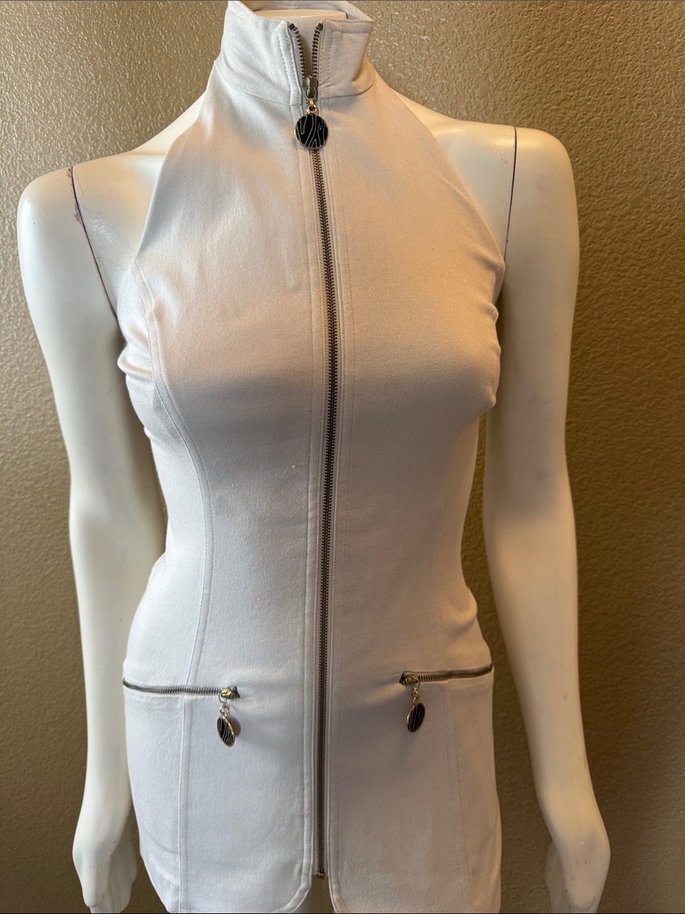 Vintage 1990s Cache Sleeveless Zip-Front Mock Neck Top in Light Beige